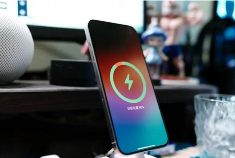 天坛街道苹果15换屏服务分享用什么充电器给iPhone15充电更好 